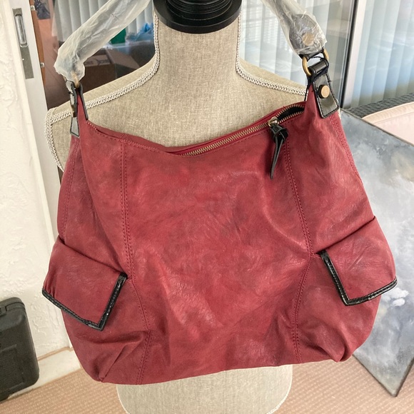 NEW with tags. Red Simply Vera, Vera Wang purse - Picture 2 of 6